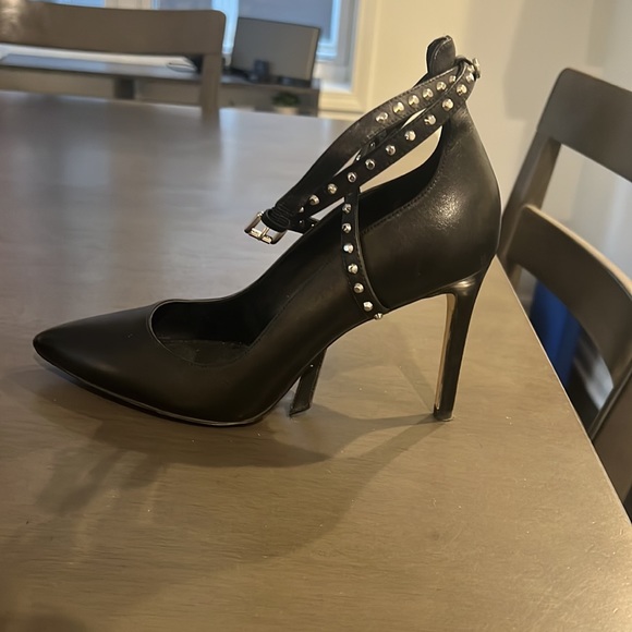 Michael Kors black leather studded wrap pumps. Size 7.5 - Picture 3 of 3